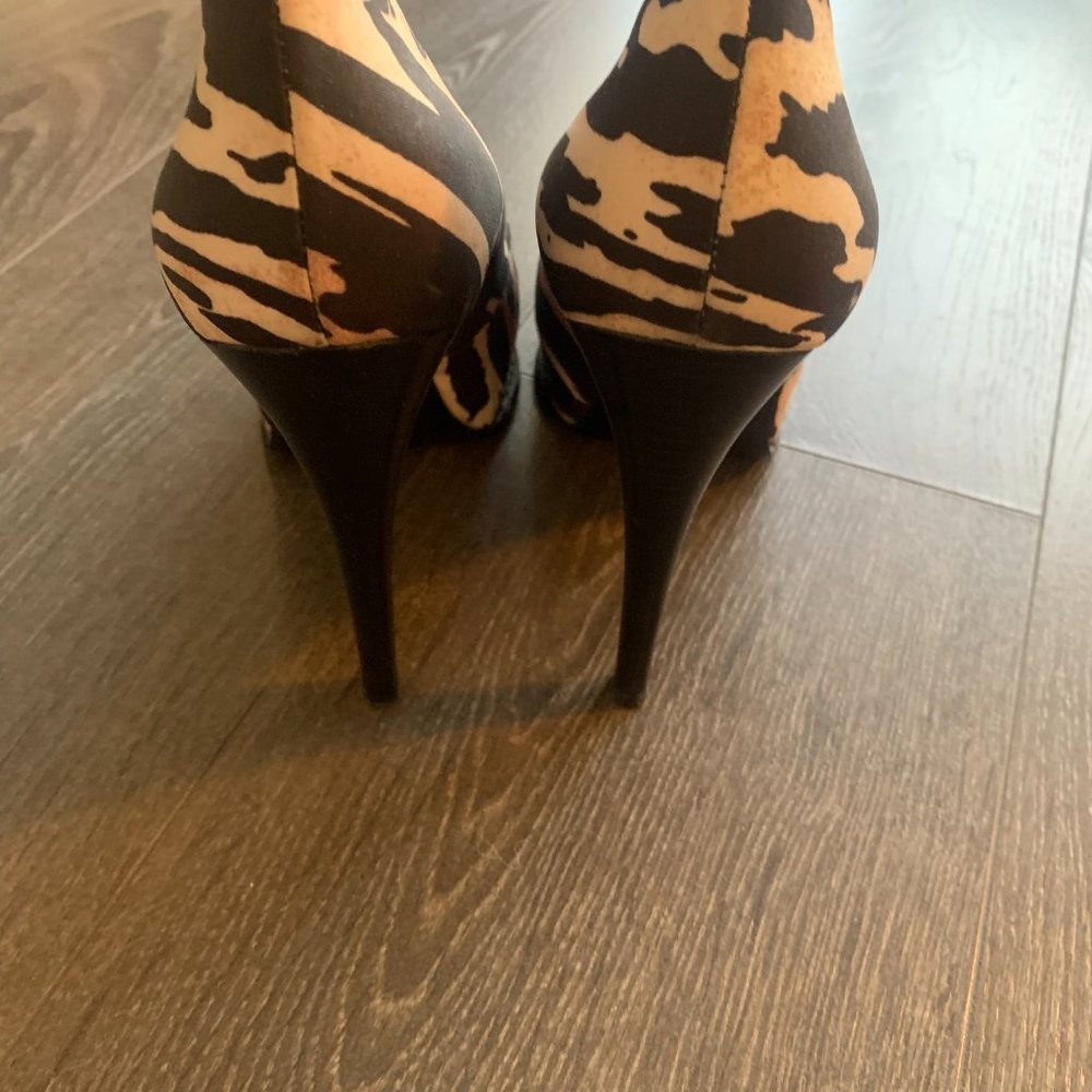 Heels - Picture 3 of 5